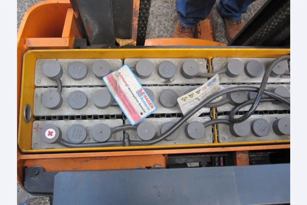 Gepflegte Flurförderfahrzeuge-7